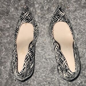 Banana Republic Leather pump size 6